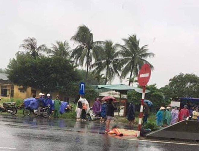 Cô gái chạy xe SH tử vong khi tông vào xe máy cùng chiều