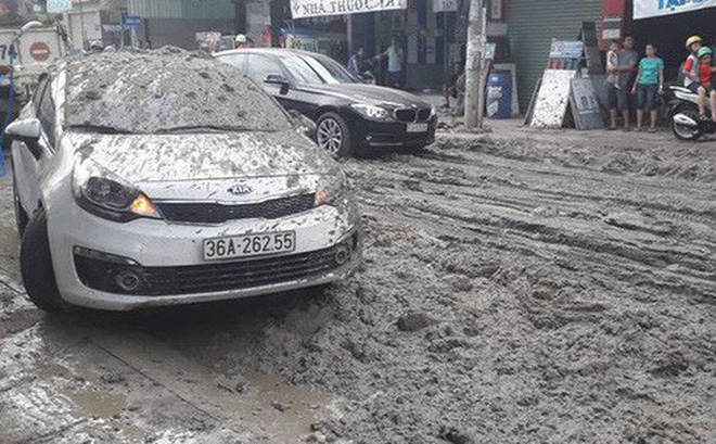 Trích xuất camera truy tìm xe ben làm rơi sình đất khiến nhiều ô tô, xe máy gặp nạn ở Sài Gòn