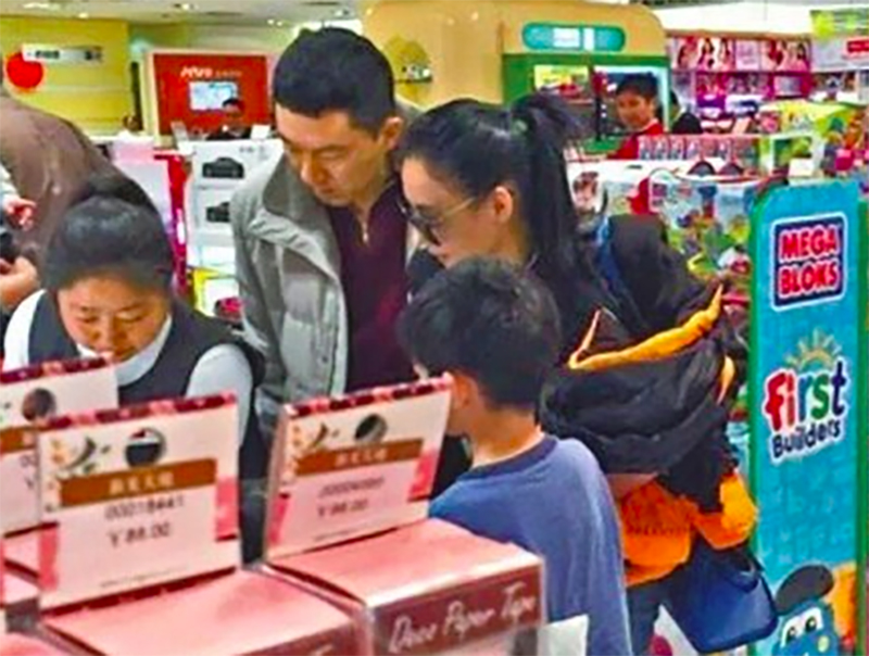 Hóa ra bạn trai Trương Bá Chi - ông trùm 50 tuổi đã lộ diện từ cách đây 3 năm