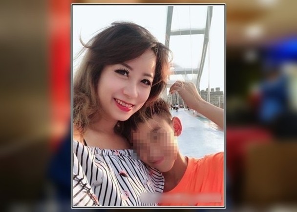 Tắm cùng con trai 12 tuổi để bồi dưỡng tình cảm, mẹ đơn thân bị cư dân mạng xúm vào chỉ trích đạo đức kém