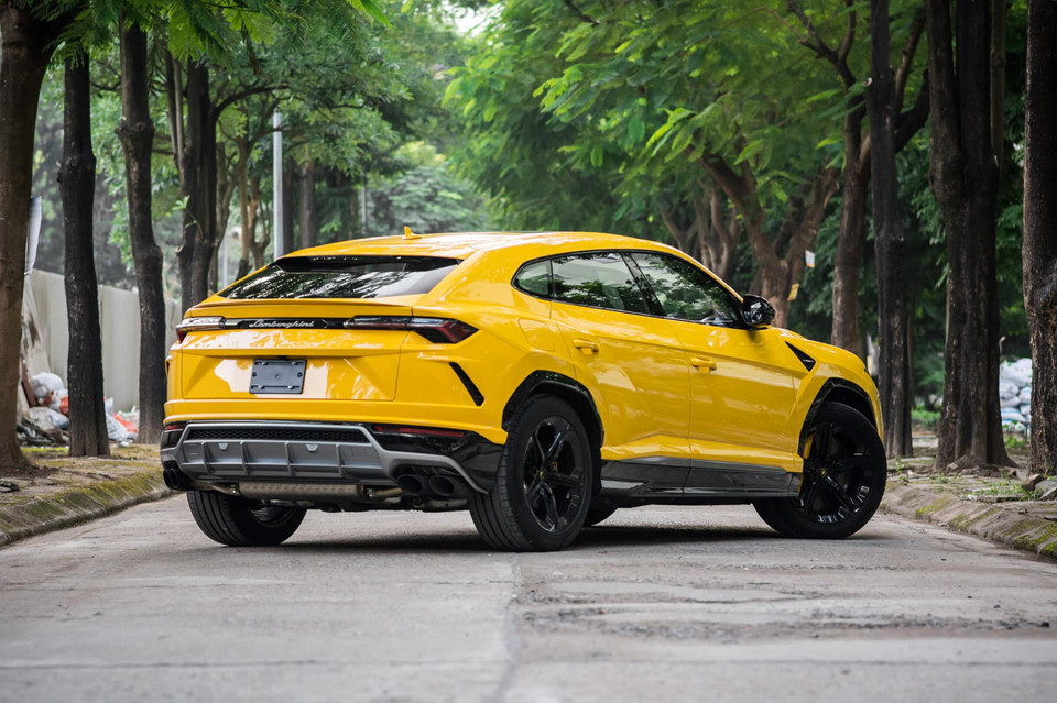 Lamborghini Urus thứ 3 tại Việt Nam rao giá hơn 22 tỷ đồng