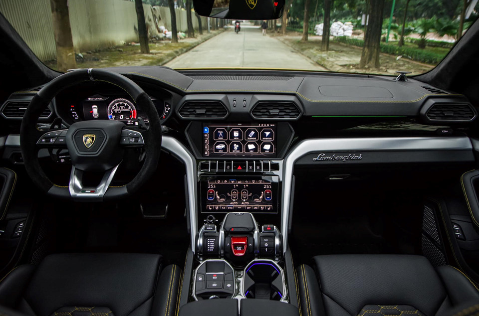 Lamborghini Urus thứ 3 tại Việt Nam rao giá hơn 22 tỷ đồng