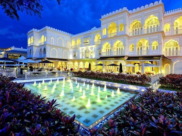 Bất ngờ xuất hiện nữ đại gia 9x nắm quyền sở hữu 2 toà lâu đài của Khải Silk