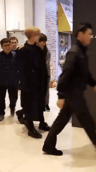 Tròn 1 năm Jonghyun qua đời, Taeyeon, Yoona, Suho và dàn sao nhà SM đồng loạt đến buổi lễ tưởng nhớ đầy ý nghĩa