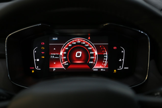 Chi tiết SUV từ TQ giống Range Rover giá 658 triệu đồng ở VN