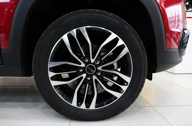 Chi tiết SUV từ TQ giống Range Rover giá 658 triệu đồng ở VN