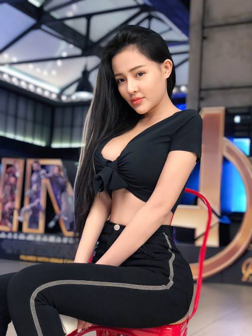 Bị chỉ trích phản cảm vì livestream giúp Ngân 98 thay đồ, Lương Bằng Quang nói gì? Bị chỉ trích phản cảm vì livestream giúp Ngân 98 thay đồ, Lương Bằng Quang nói gì?