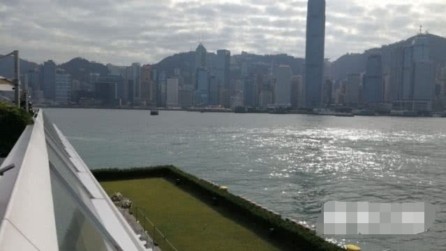 Sau tất cả, hôm nay Chung Hân Đồng cuối cùng đã chính thức đăng ký kết hôn