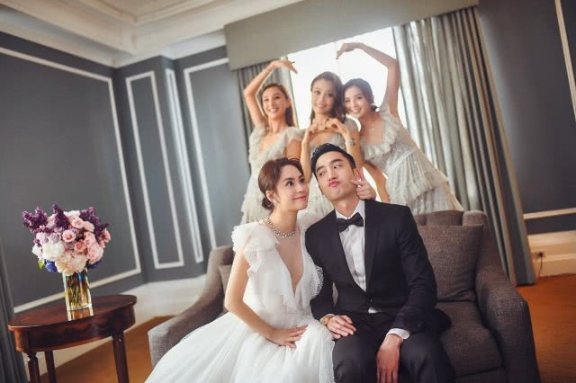 Sau tất cả, hôm nay Chung Hân Đồng cuối cùng đã chính thức đăng ký kết hôn