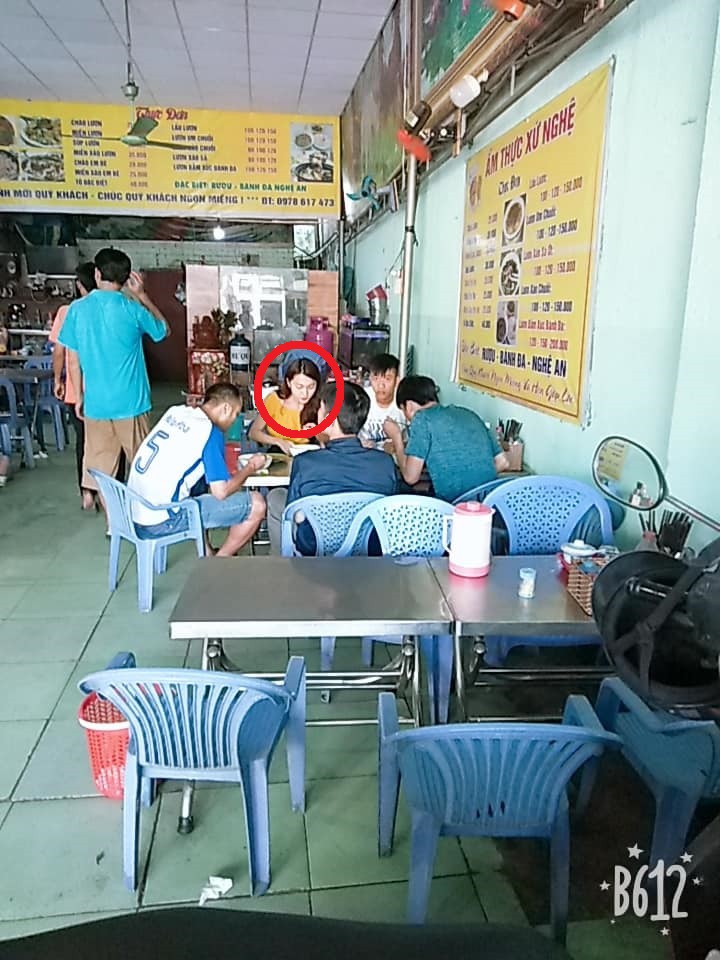 Phan Văn Đức cùng bạn gái tin đồn Ngọc Nữ bị bắt gặp cùng nhau đi ăn ở Sài Gòn