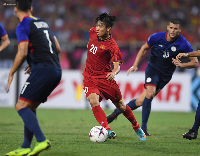 Phan Văn Đức cùng bạn gái tin đồn Ngọc Nữ bị bắt gặp cùng nhau đi ăn ở Sài Gòn