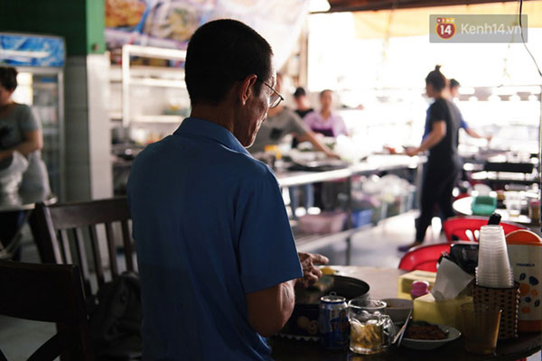 Bố vợ Anh Đức từng lo lắng khi con gái kết hôn với cầu thủ: Hiểu được tính con rể rồi thì tôi lại vô cùng yên tâm