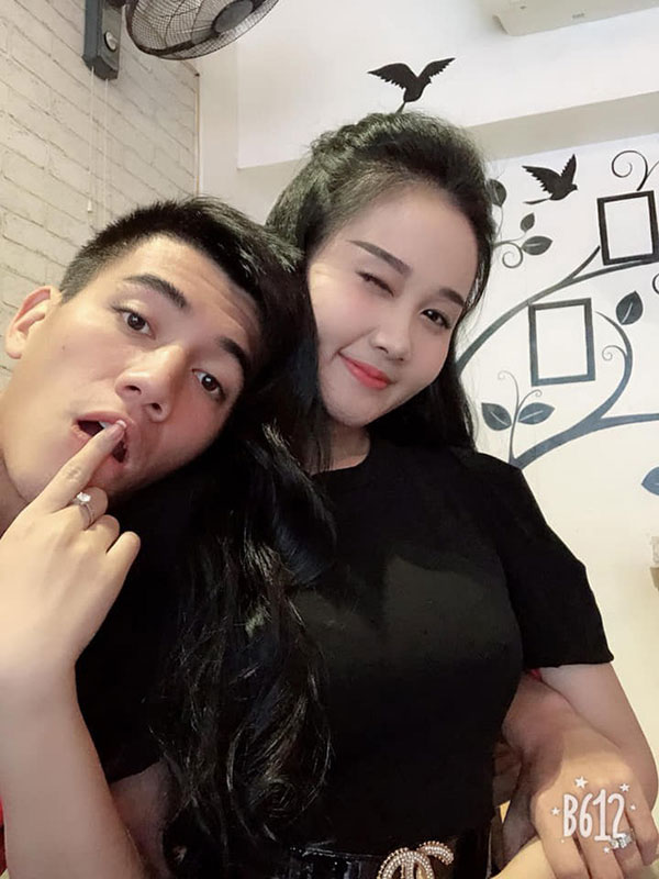 Gia thế giàu có, nhan sắc khả ái của bạn gái cầu thủ Tiến Linh - cơn gió lạ trong đội tuyển Việt Nam