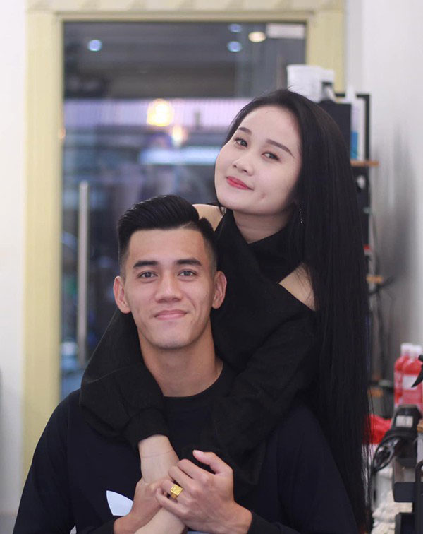 Gia thế giàu có, nhan sắc khả ái của bạn gái cầu thủ Tiến Linh - cơn gió lạ trong đội tuyển Việt Nam