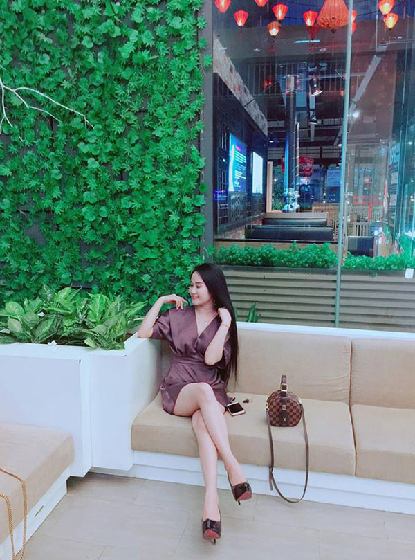 Gia thế giàu có, nhan sắc khả ái của bạn gái cầu thủ Tiến Linh - cơn gió lạ trong đội tuyển Việt Nam