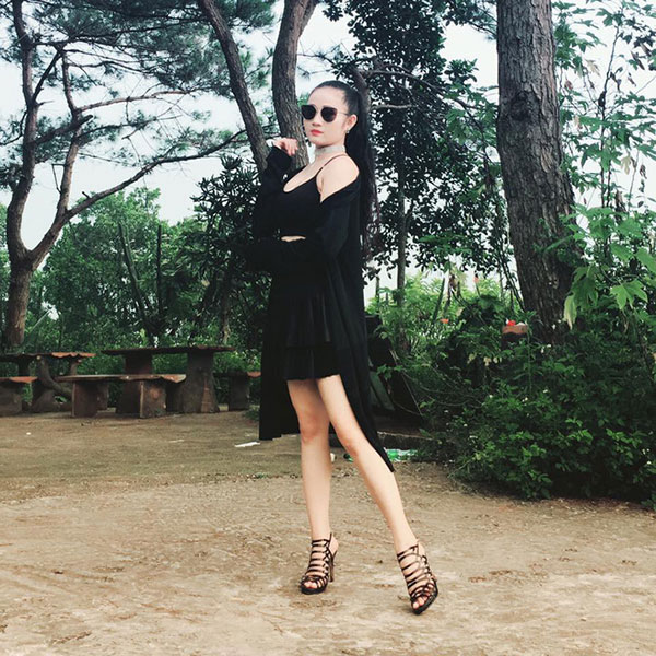 Gia thế giàu có, nhan sắc khả ái của bạn gái cầu thủ Tiến Linh - cơn gió lạ trong đội tuyển Việt Nam