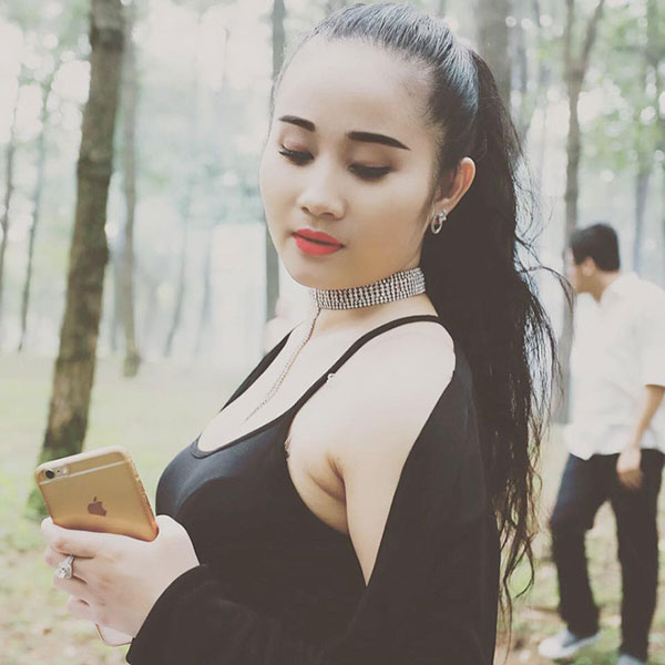 Gia thế giàu có, nhan sắc khả ái của bạn gái cầu thủ Tiến Linh - cơn gió lạ trong đội tuyển Việt Nam