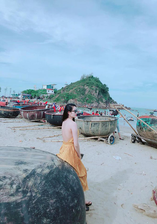 Gia thế giàu có, nhan sắc khả ái của bạn gái cầu thủ Tiến Linh - cơn gió lạ trong đội tuyển Việt Nam