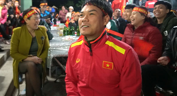 Mẹ tiền vệ Đức Huy tiết lộ về con trai: Là người cứng đầu nhưng rất tình cảm, từng khóc năn nỉ mẹ cho đi đá bóng