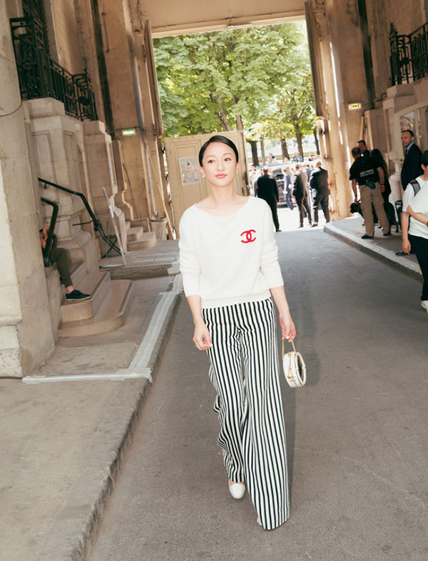 Cùng diện hàng hiệu nhưng HH Giáng My vẫn kém sang trước Châu Tấn chỉ vì ham chơi nổi