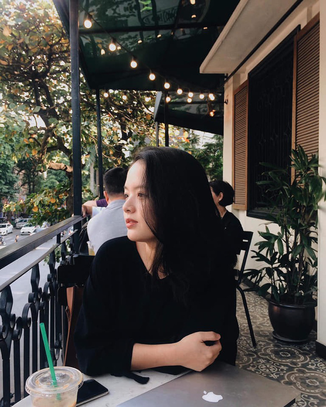 Hồng Mi - con gái nghệ sĩ Chiều Xuân tái xuất sau sinh 2 tháng, khoe nhan sắc lộng lẫy khiến ai nấy ngỡ ngàng