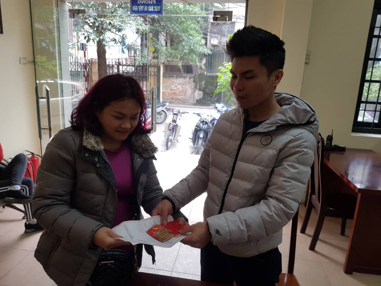 Người chủ quán bún trả lại 25 chỉ vàng cho người bị mất