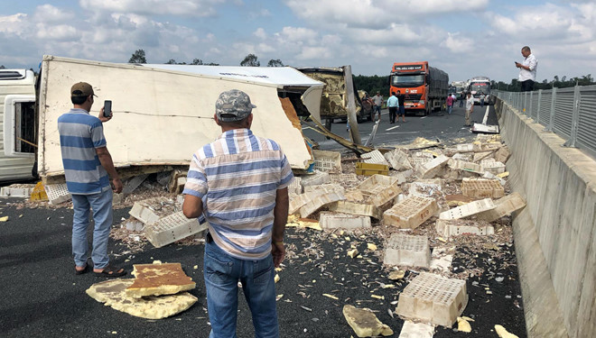 Tai nạn trên cao tốc Đà Nẵng - Quảng Ngãi, 2 người bị thương