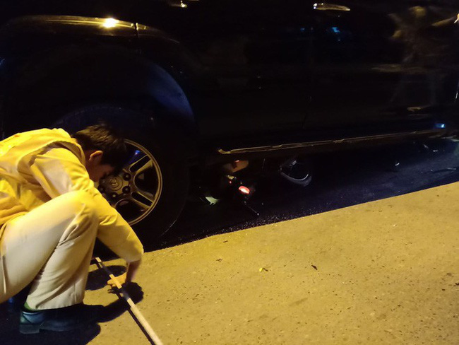 Video: Hàng loạt xe máy vỡ nát, người bị thương nằm la liệt sau khi nữ tài xế lái Lexus gây tai nạn liên hoàn trên phố Hà Nội