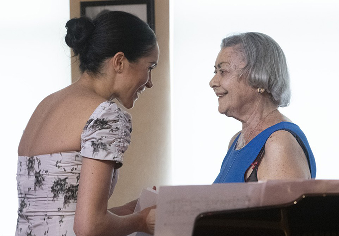 Meghan đi sự kiện bất chấp lời khẩn cầu liên lạc của bố