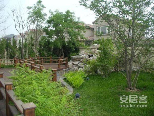 Diva Vương Phi: Bỏ chồng con theo tình trẻ kém 11 tuổi, U50 sống độc thân trong giàu sang