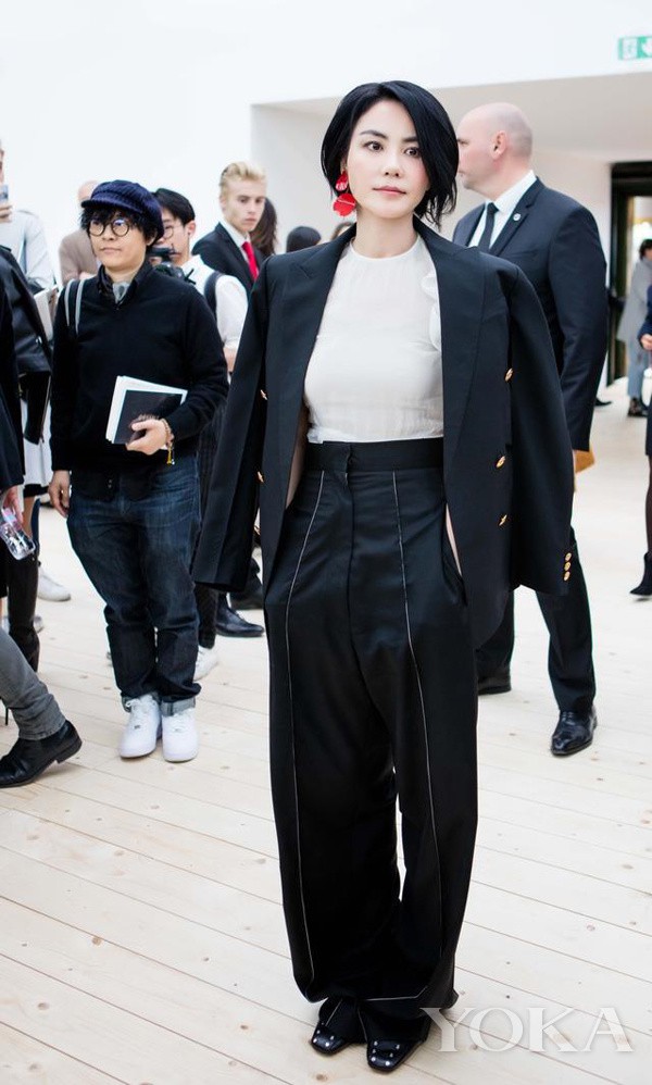 Diva Vương Phi: Bỏ chồng con theo tình trẻ kém 11 tuổi, U50 sống độc thân trong giàu sang