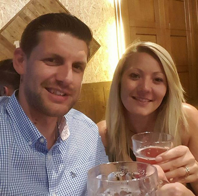 Ba người một nhà thiệt mạng vì đèn trang trí cây thông cháy