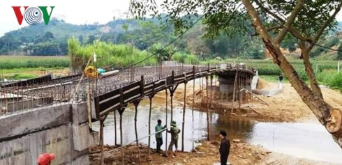 Sập cây cầu thiện nguyện đang thi công tại Yên Bái