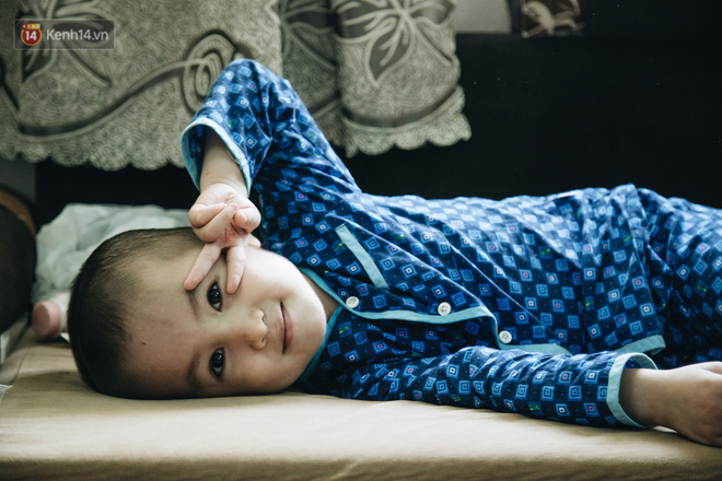 Việt Nam vô địch rồi Tom ơi, giờ con hãy tiếp tục cuộc chiến của riêng mình nhé!