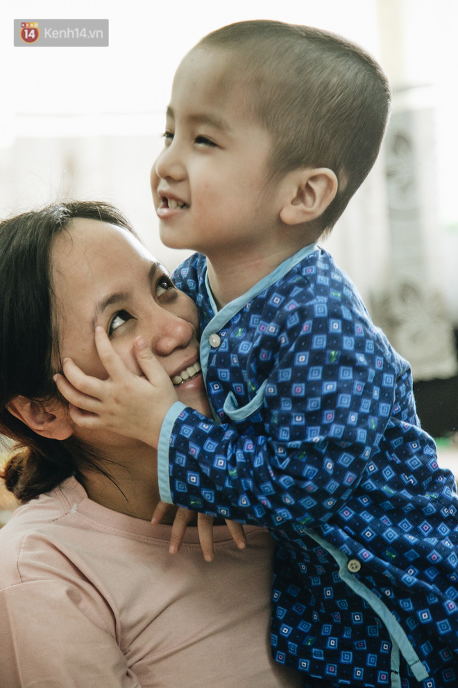 Việt Nam vô địch rồi Tom ơi, giờ con hãy tiếp tục cuộc chiến của riêng mình nhé!