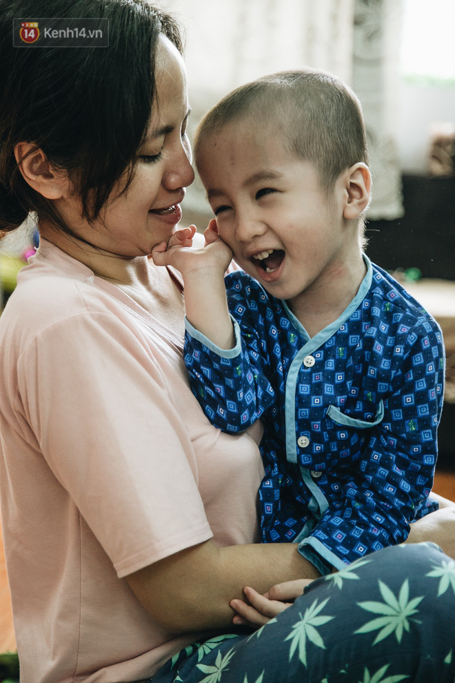 Việt Nam vô địch rồi Tom ơi, giờ con hãy tiếp tục cuộc chiến của riêng mình nhé!