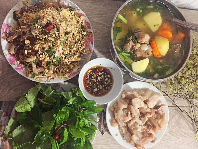 Đau đầu vì phải làm mâm cơm cho 4 người mà chỉ có 70k, mẹ trẻ được dân mạng cho một loạt công thức bỏ túi