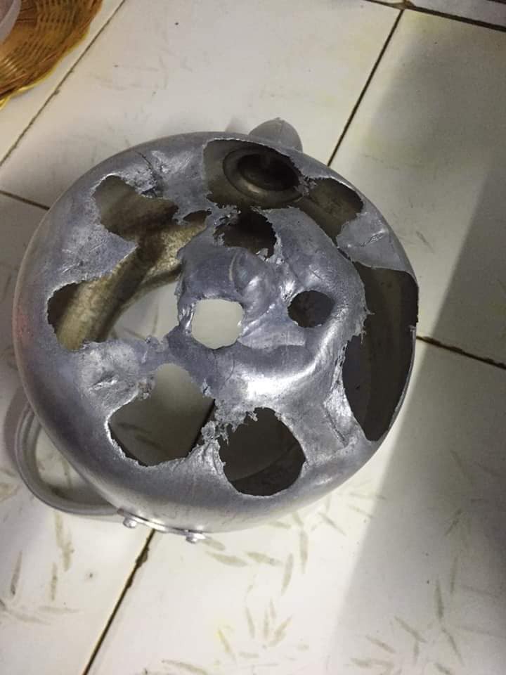 Mếu máo lên mạng tự bóc phốt rớt não trong phòng sinh, mẹ trẻ bị cư dân mạng nghi ngờ vì chi tiết này..