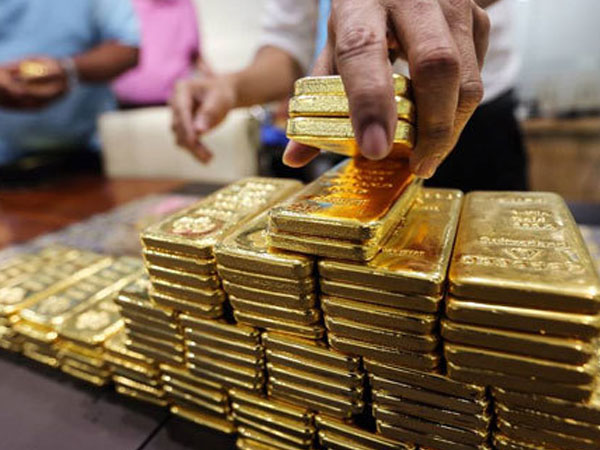 Giá vàng hôm nay 19/12: Thời điểm nhạy cảm, USD giảm, vàng tăng vọt