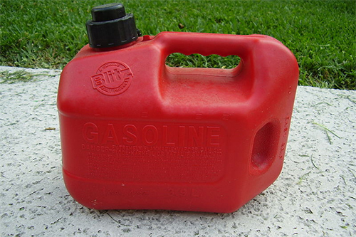 Những điều không nên làm khi tự bơm xăng