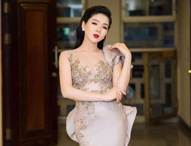 Bán vé dát vàng cho khách VIP, Lệ Quyên dùng chiêu trò để khoe của?