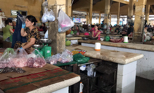 Lò mổ đồng loạt đóng cửa phản đối công ty giao heo mỡ