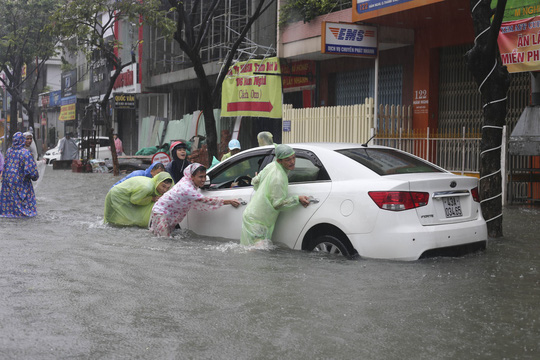 Ngập nước, rác thải làm nóng nghị trường Đà Nẵng
