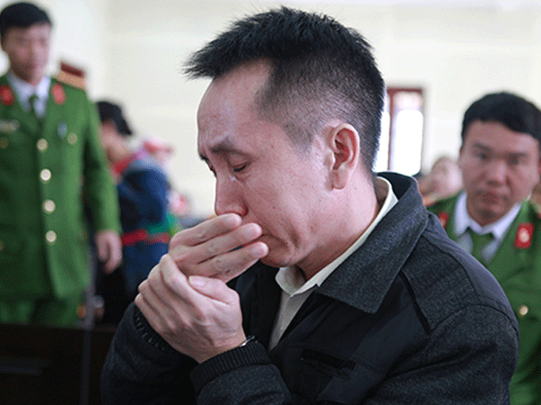 Thầy giáo buôn ma túy bật khóc, tự nguyện nhận án tử hình