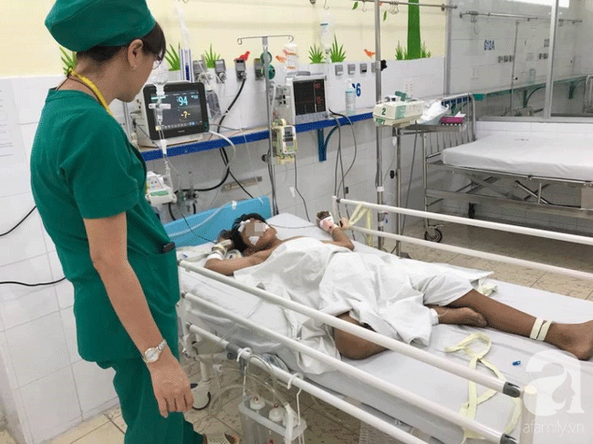 Đồng Nai: Bị bạn dùng ống thổi hơi xịt thẳng vào mông, bé trai 13 tuổi thủng ruột nguy kịch