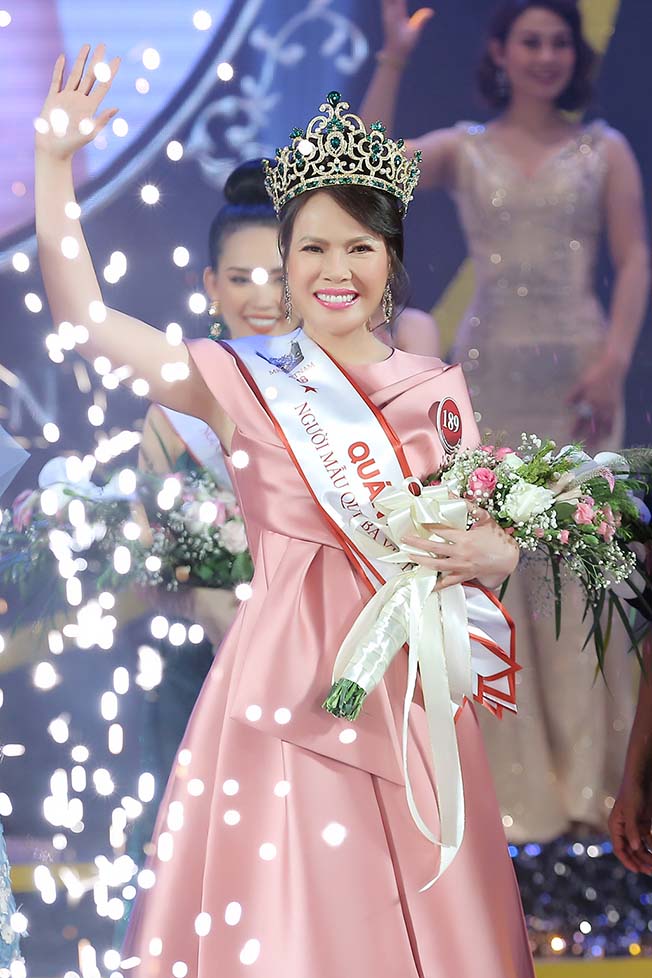 Thí sinh 49 tuổi giành ngôi quán quân Người mẫu Quý bà Việt Nam 2018