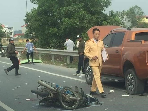 Tông vào đuôi xe bán tải, 2 nam thanh niên tử vong trên cao tốc