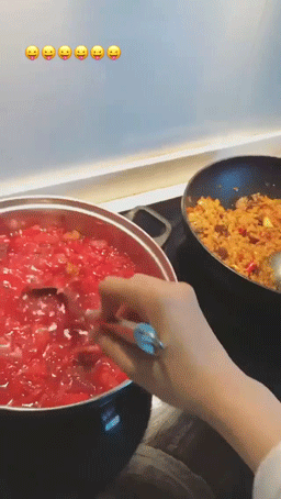 Dù chưa lên tiếng công khai nhưng thủ môn Lâm tây lại tiếp tục lộ bằng chứng đi du lịch riêng và nấu ăn cùng bạn gái tin đồn