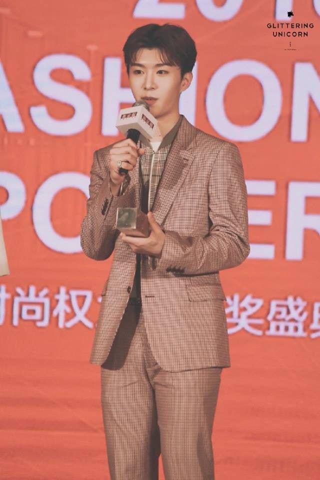 Lý Thần thay mặt Phạm Băng Băng đi cổ vũ em vợ Phạm Thừa Thừa nhận giải cuối năm