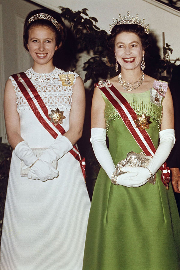 Xét về độ chất trong thời trang, chị em dâu Kate và Meghan còn phải chịu thua con gái duy nhất của Nữ hoàng Anh